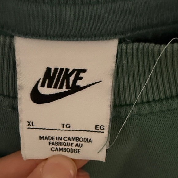 Nike Kids Green Sweatshirt - Picture 2 of 4